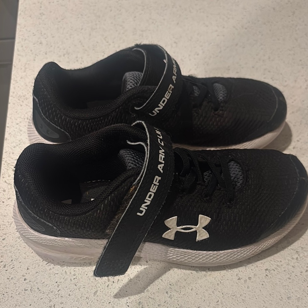 Under Armour Boys shoes